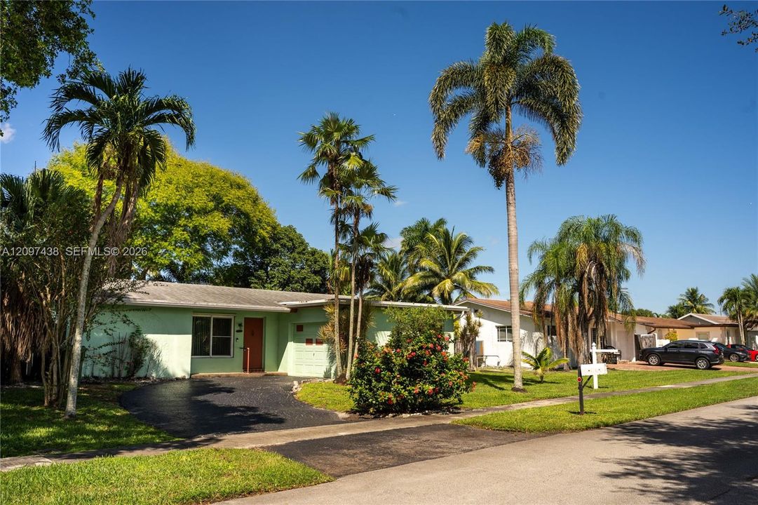 For Sale: $535,000 (2 beds, 2 baths, 1108 Square Feet)