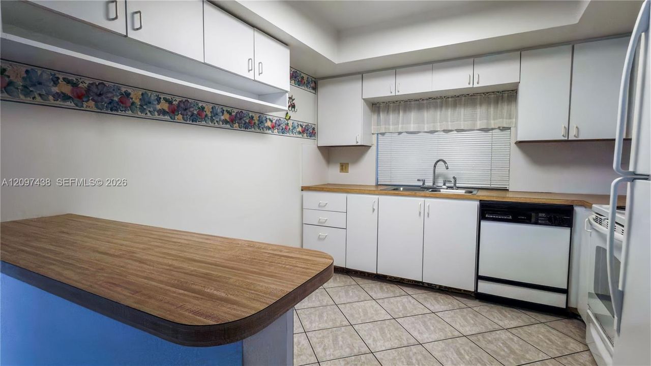 For Sale: $535,000 (2 beds, 2 baths, 1108 Square Feet)