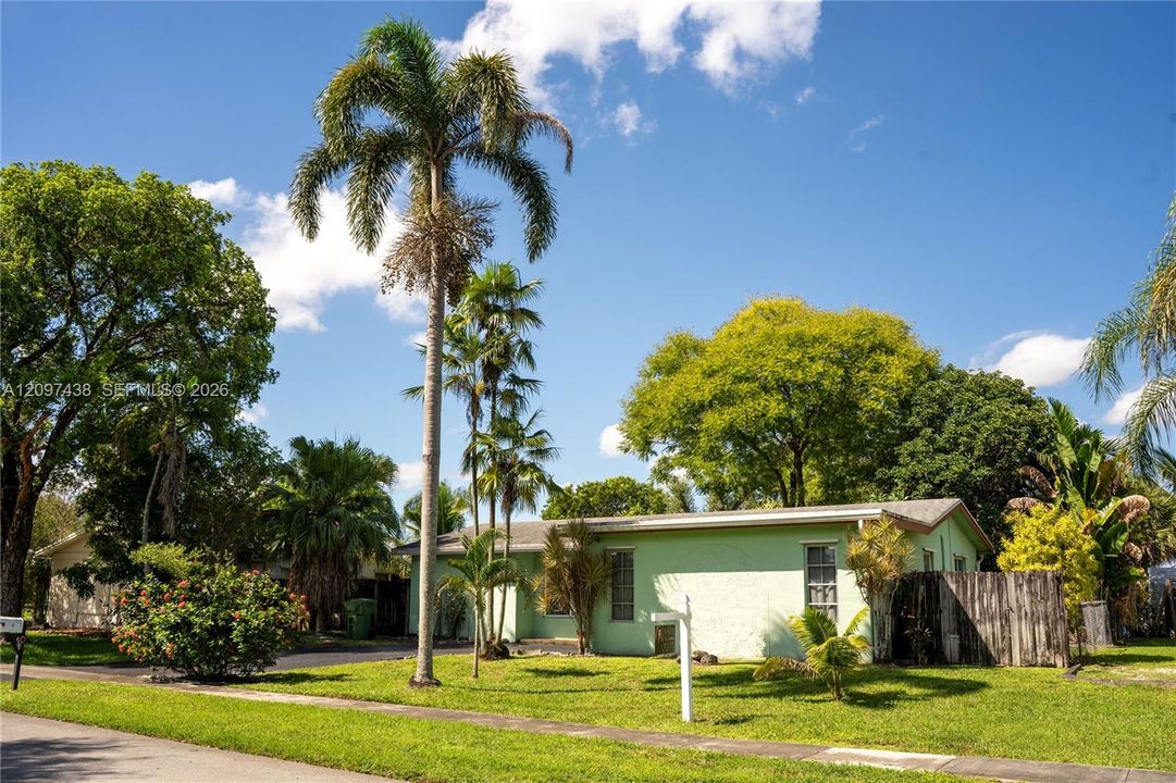 For Sale: $535,000 (2 beds, 2 baths, 1108 Square Feet)