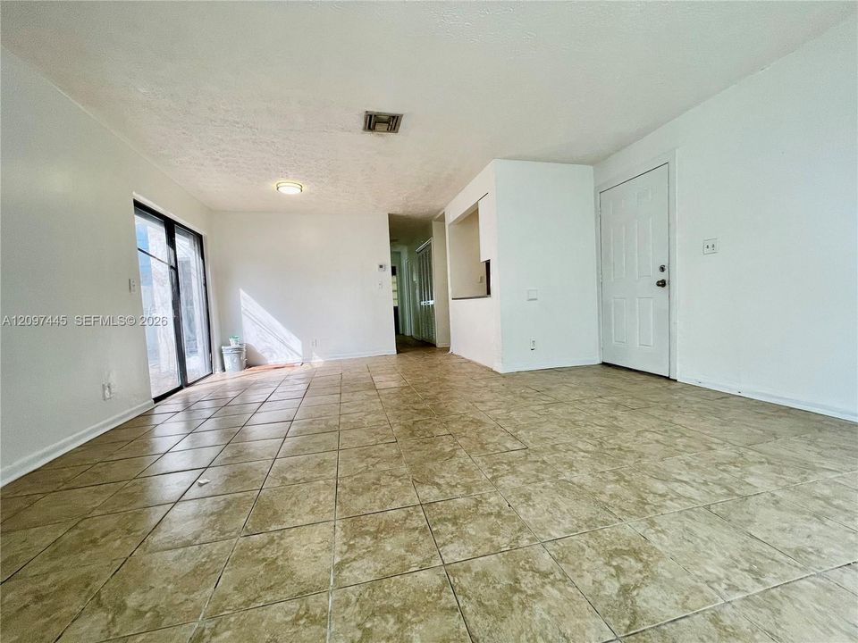 For Rent: $2,050 (3 beds, 1 baths, 1012 Square Feet)