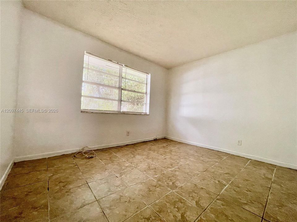 For Rent: $2,050 (3 beds, 1 baths, 1012 Square Feet)