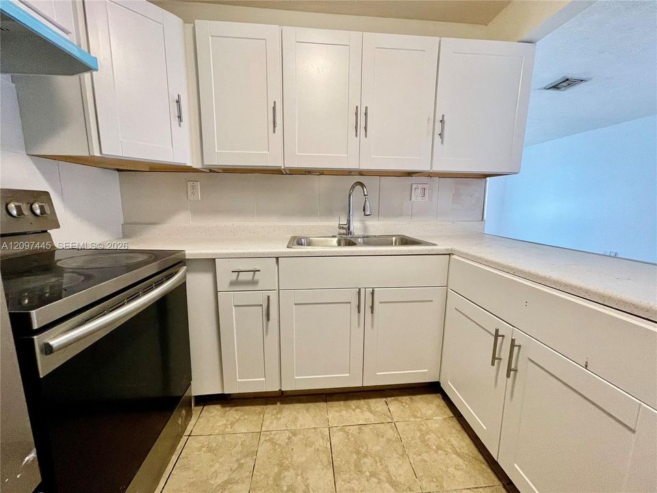 For Rent: $2,050 (3 beds, 1 baths, 1012 Square Feet)