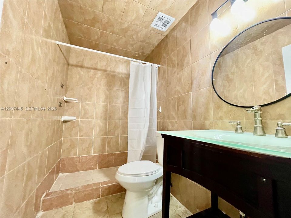 For Rent: $2,050 (3 beds, 1 baths, 1012 Square Feet)