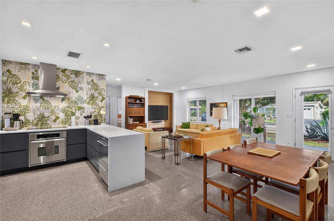 For Sale: $915,000 (3 beds, 2 baths, 1570 Square Feet)