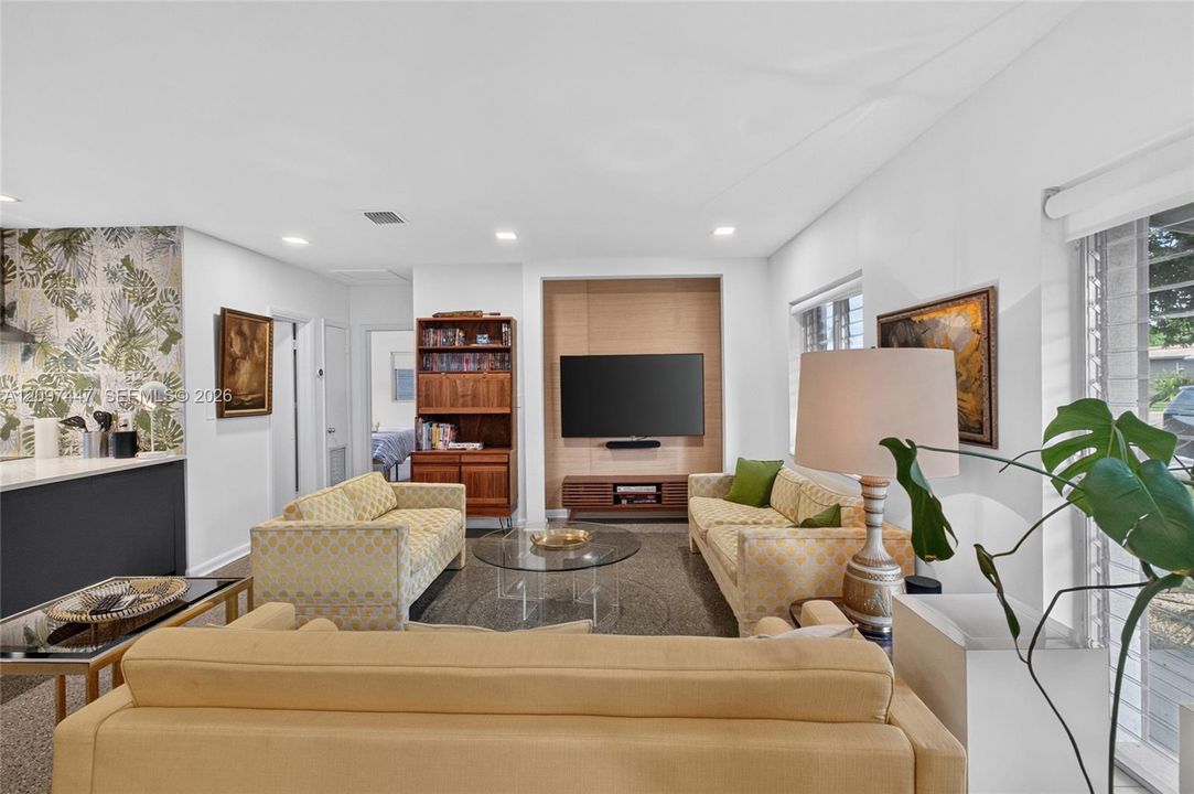 For Sale: $915,000 (3 beds, 2 baths, 1570 Square Feet)