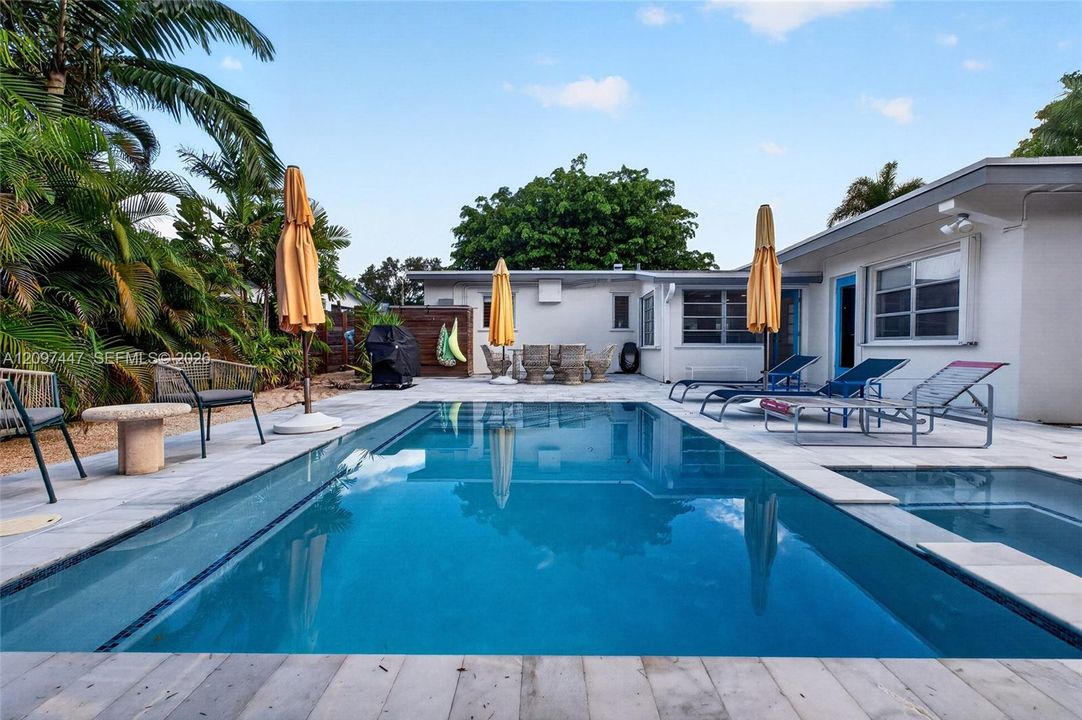 For Sale: $915,000 (3 beds, 2 baths, 1570 Square Feet)