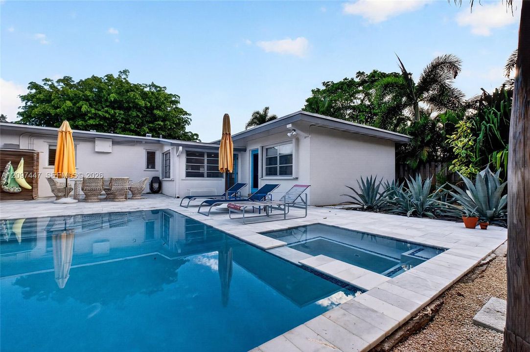 For Sale: $915,000 (3 beds, 2 baths, 1570 Square Feet)