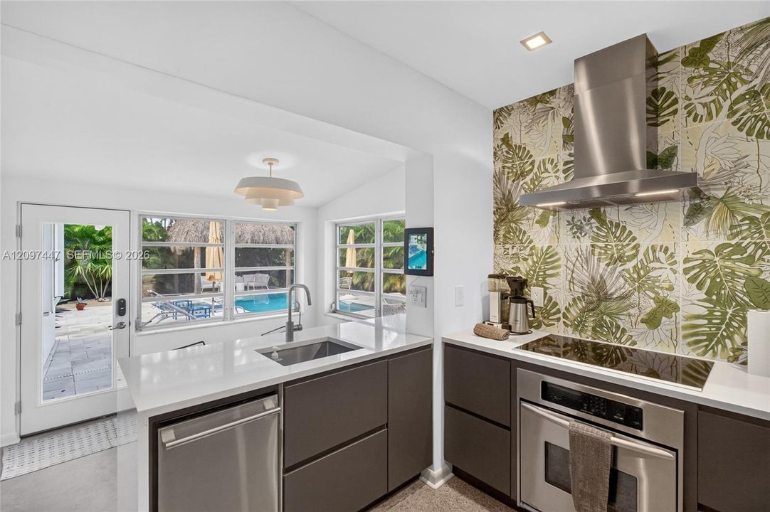 For Sale: $915,000 (3 beds, 2 baths, 1570 Square Feet)