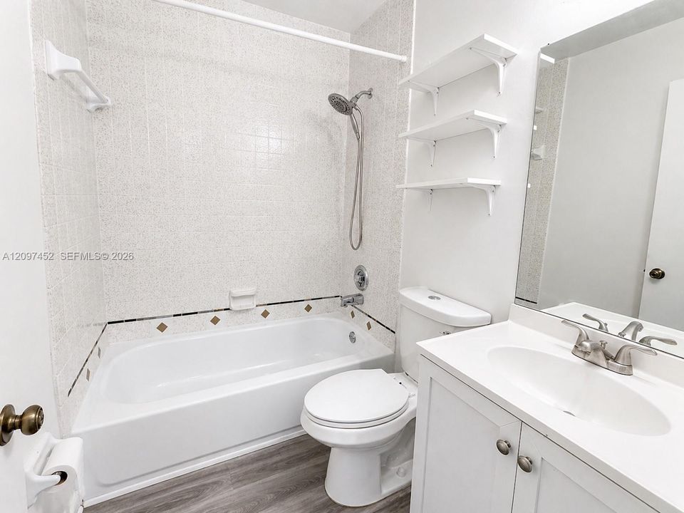 For Rent: $2,650 (3 beds, 2 baths, 993 Square Feet)