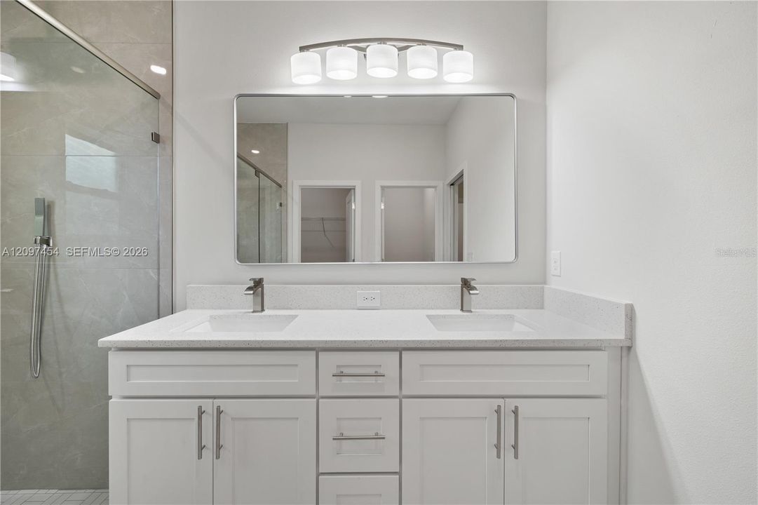 For Sale: $349,900 (4 beds, 3 baths, 1947 Square Feet)