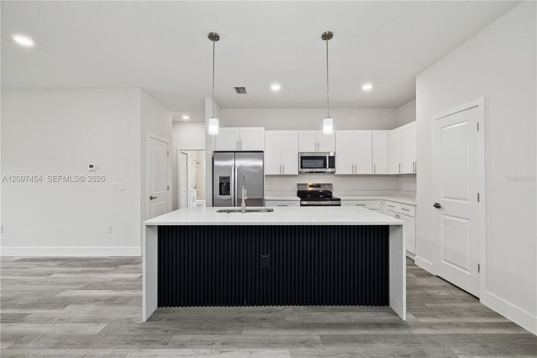 For Sale: $349,900 (4 beds, 3 baths, 1947 Square Feet)