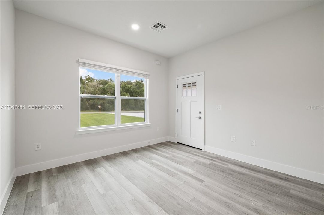 For Sale: $349,900 (4 beds, 3 baths, 1947 Square Feet)