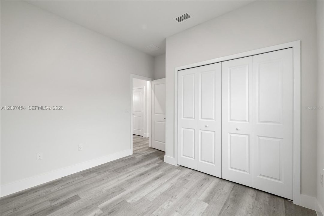For Sale: $349,900 (4 beds, 3 baths, 1947 Square Feet)