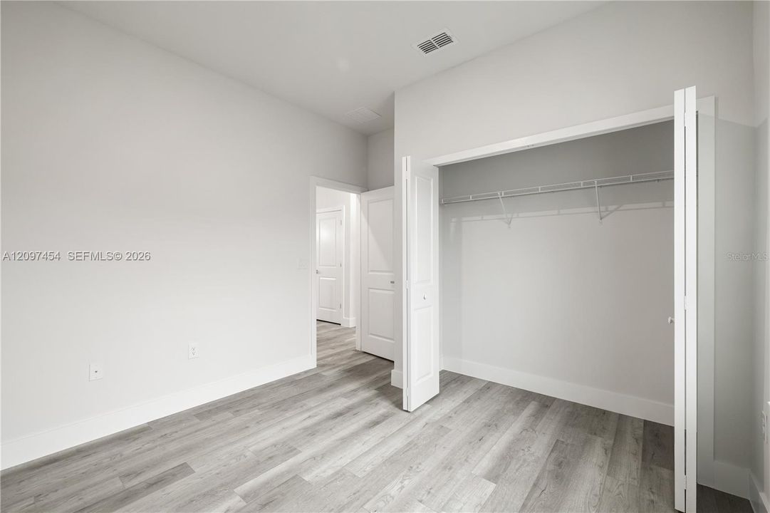 For Sale: $349,900 (4 beds, 3 baths, 1947 Square Feet)
