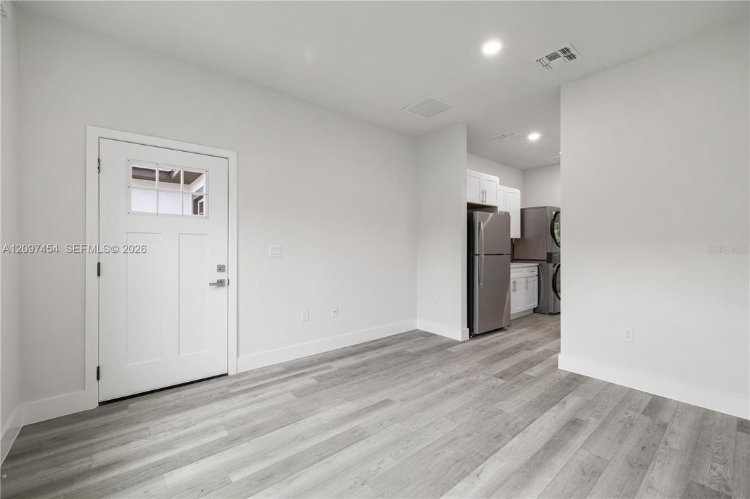For Sale: $349,900 (4 beds, 3 baths, 1947 Square Feet)