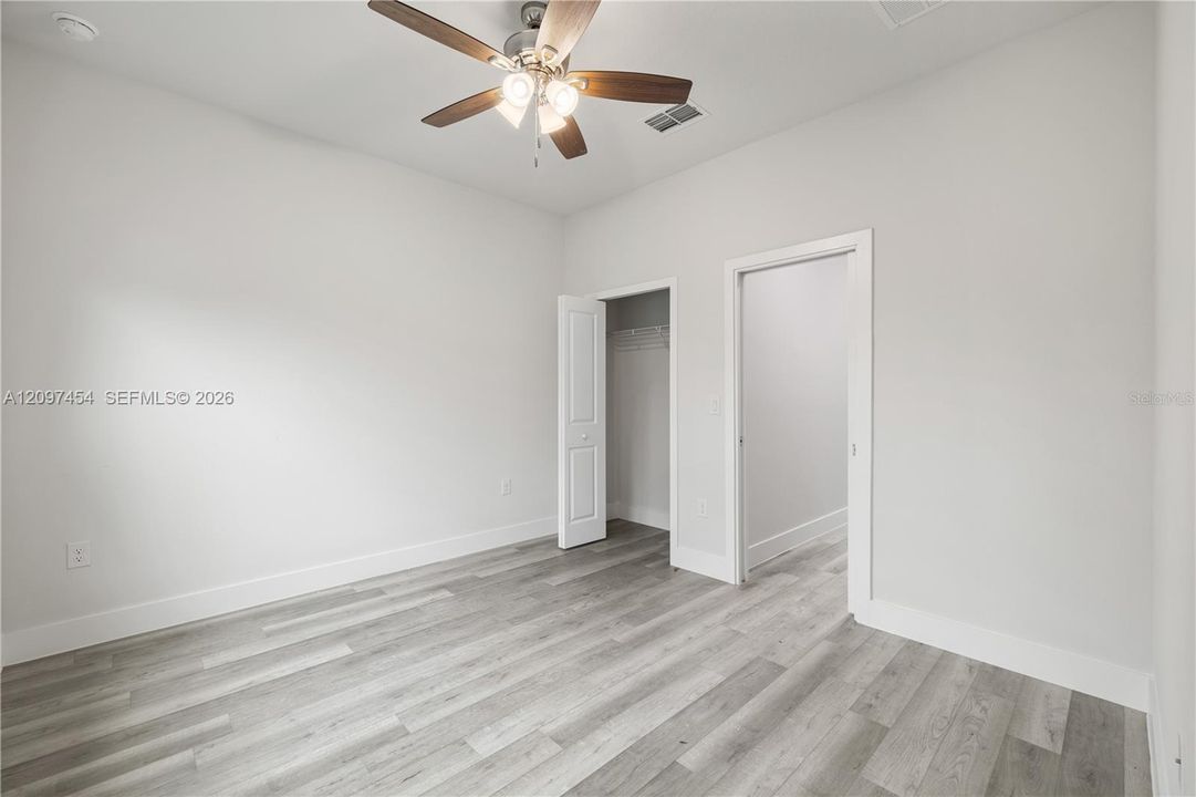 For Sale: $349,900 (4 beds, 3 baths, 1947 Square Feet)