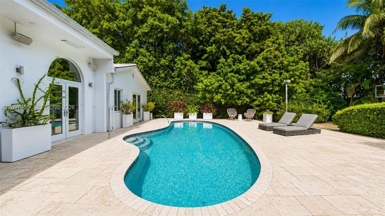 For Rent: $26,000 (4 beds, 3 baths, 3603 Square Feet)