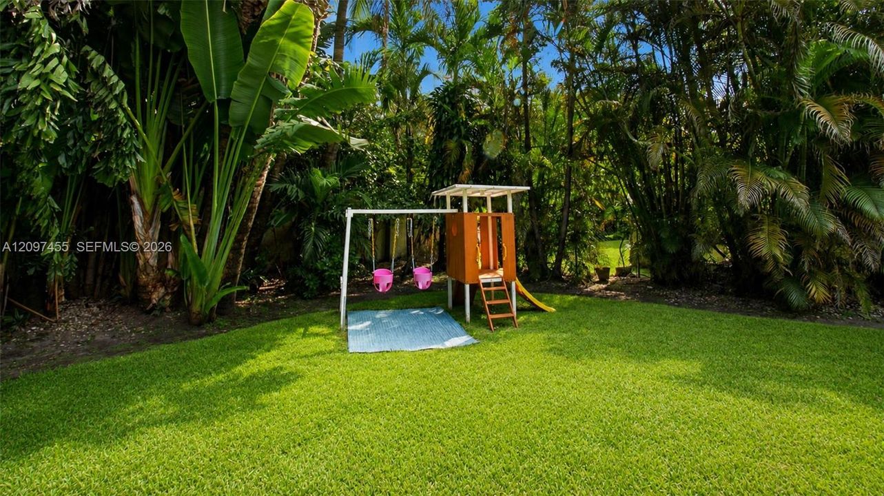 For Rent: $26,000 (4 beds, 3 baths, 3603 Square Feet)