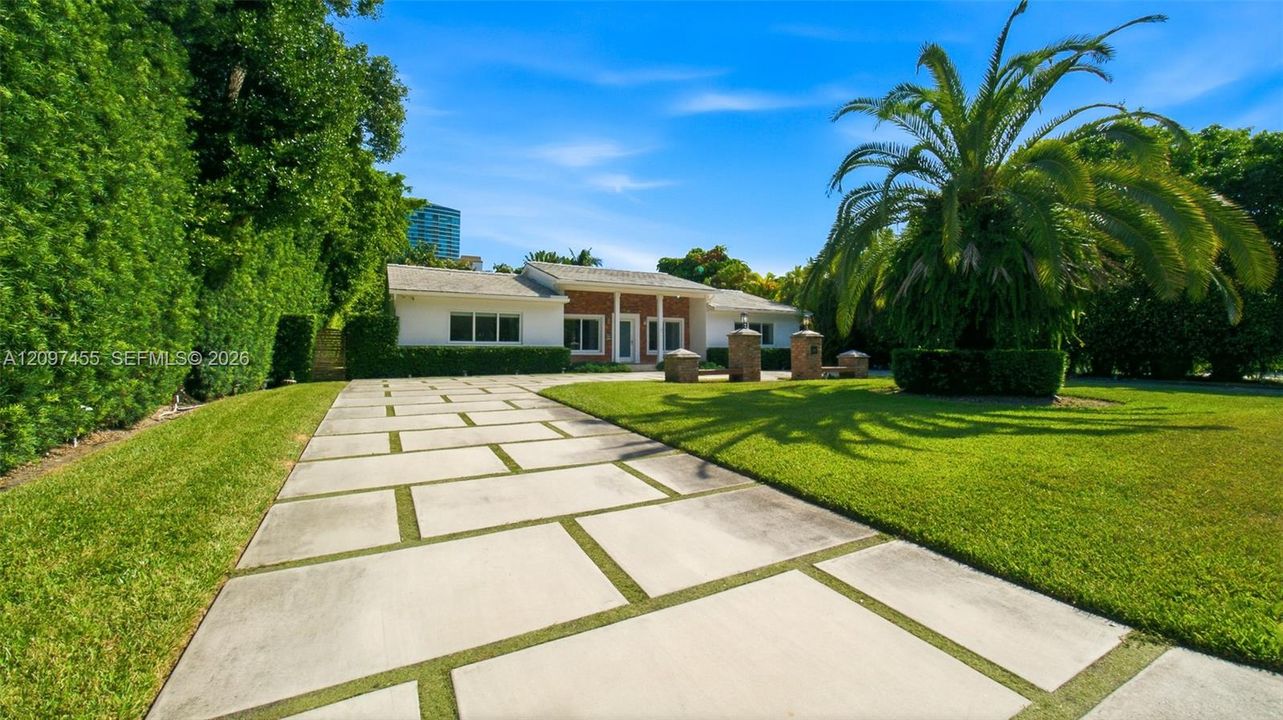 For Rent: $26,000 (4 beds, 3 baths, 3603 Square Feet)