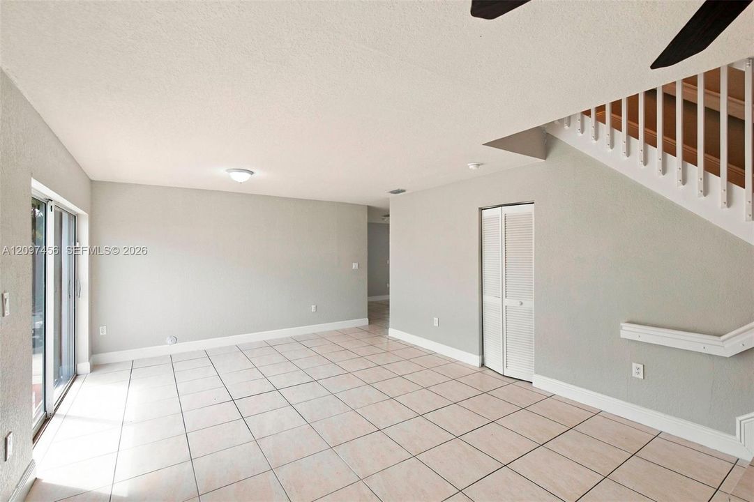 For Rent: $3,445 (4 beds, 2 baths, 2595 Square Feet)