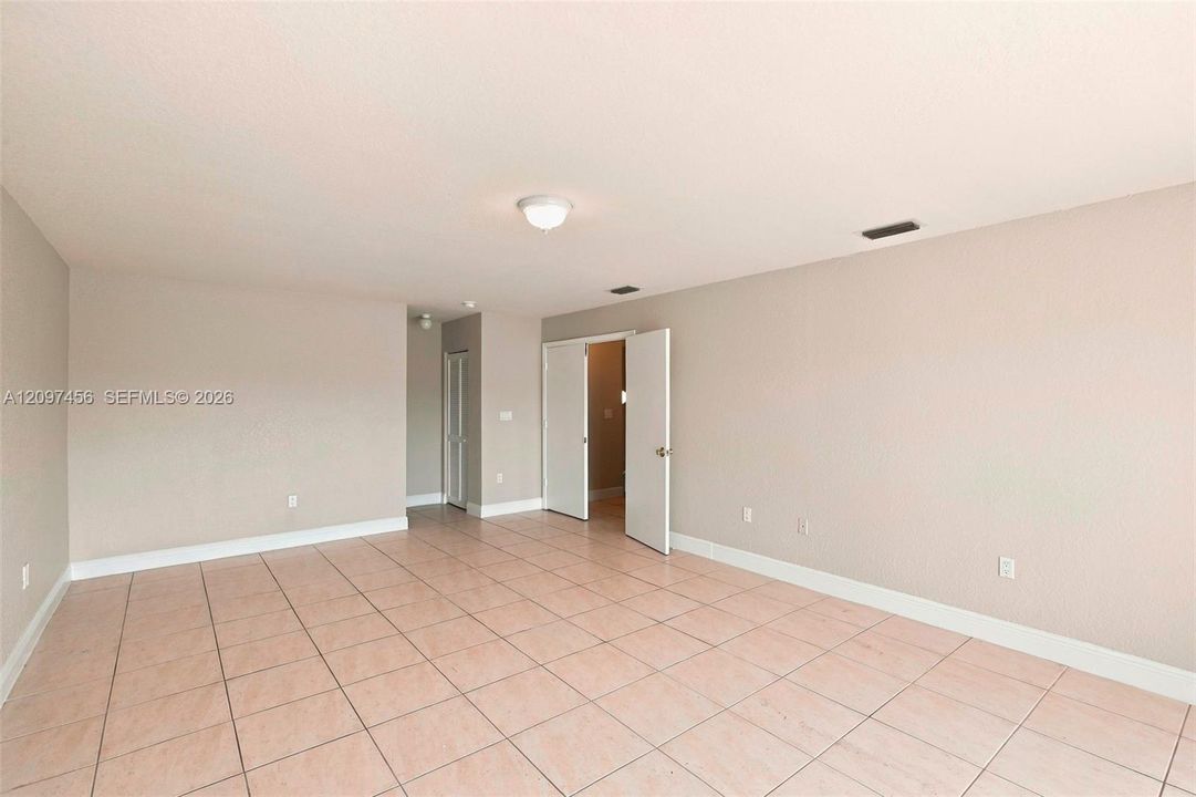 For Rent: $3,445 (4 beds, 2 baths, 2595 Square Feet)