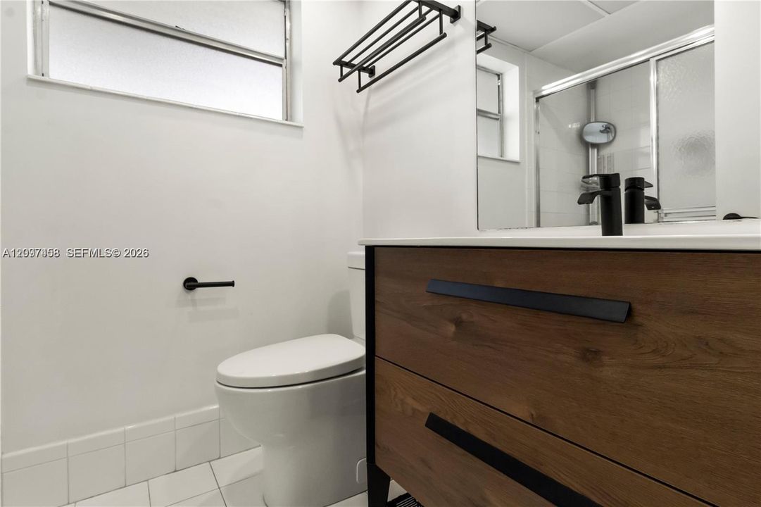 For Sale: $114,900 (1 beds, 1 baths, 768 Square Feet)