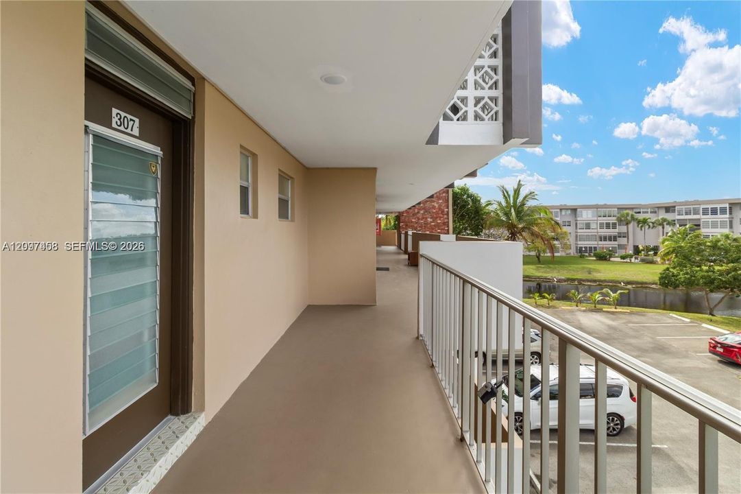 For Sale: $114,900 (1 beds, 1 baths, 768 Square Feet)