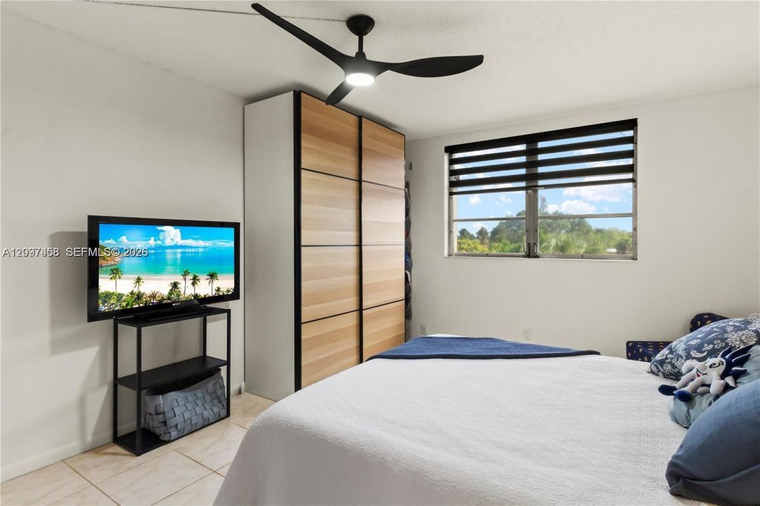 For Sale: $114,900 (1 beds, 1 baths, 768 Square Feet)