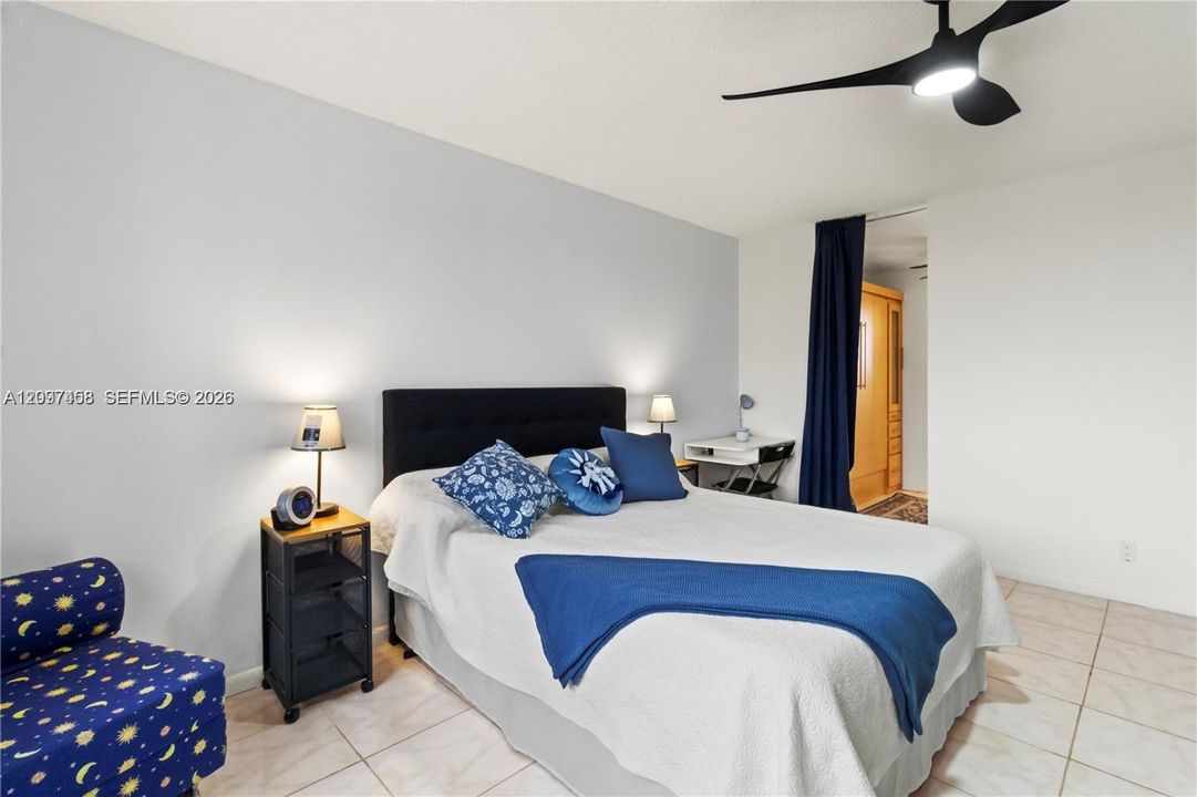 For Sale: $114,900 (1 beds, 1 baths, 768 Square Feet)