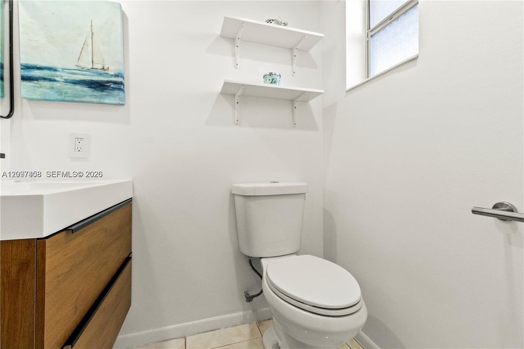 For Sale: $114,900 (1 beds, 1 baths, 768 Square Feet)
