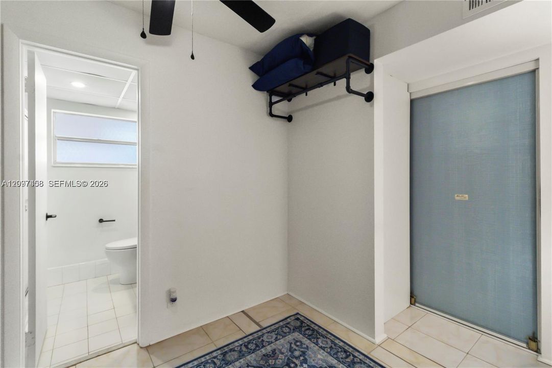 For Sale: $114,900 (1 beds, 1 baths, 768 Square Feet)