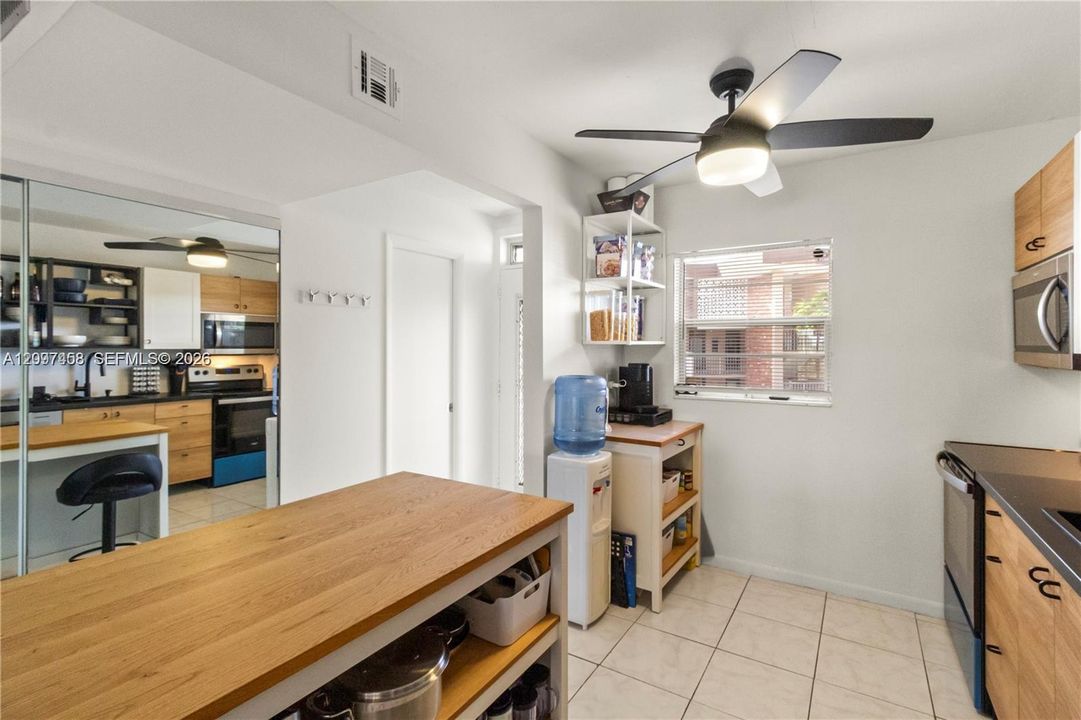For Sale: $114,900 (1 beds, 1 baths, 768 Square Feet)