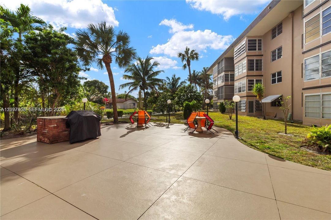 For Sale: $114,900 (1 beds, 1 baths, 768 Square Feet)