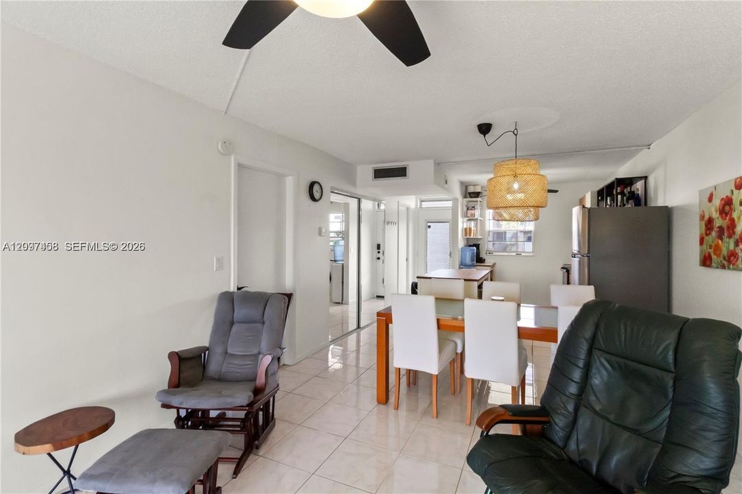 For Sale: $114,900 (1 beds, 1 baths, 768 Square Feet)