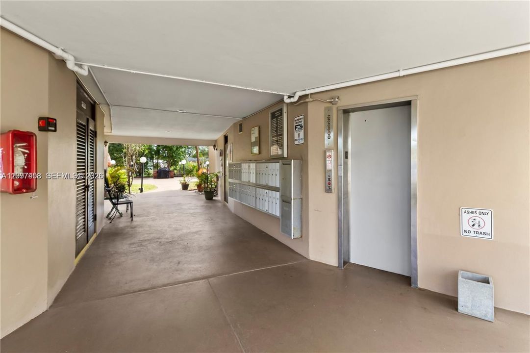 For Sale: $114,900 (1 beds, 1 baths, 768 Square Feet)