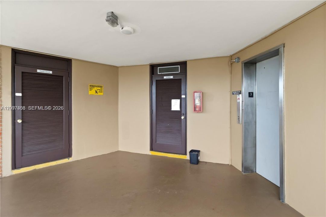 For Sale: $114,900 (1 beds, 1 baths, 768 Square Feet)
