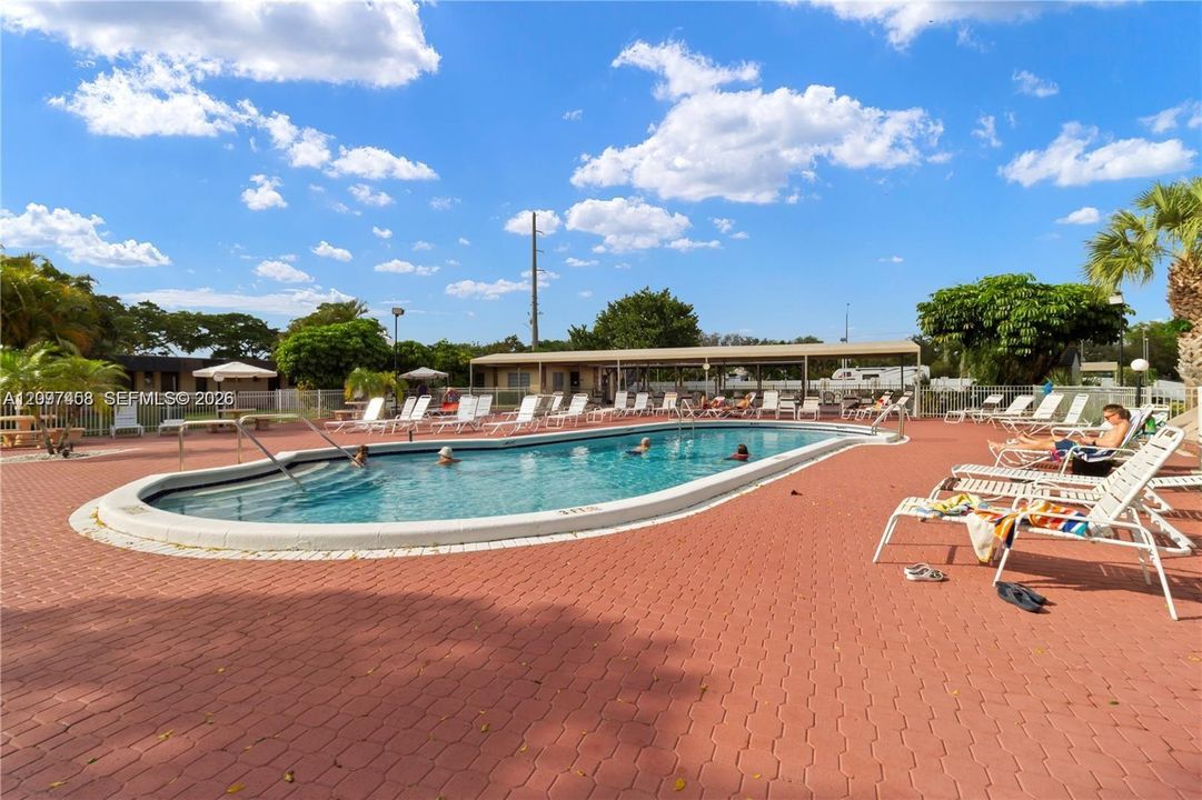 For Sale: $114,900 (1 beds, 1 baths, 768 Square Feet)