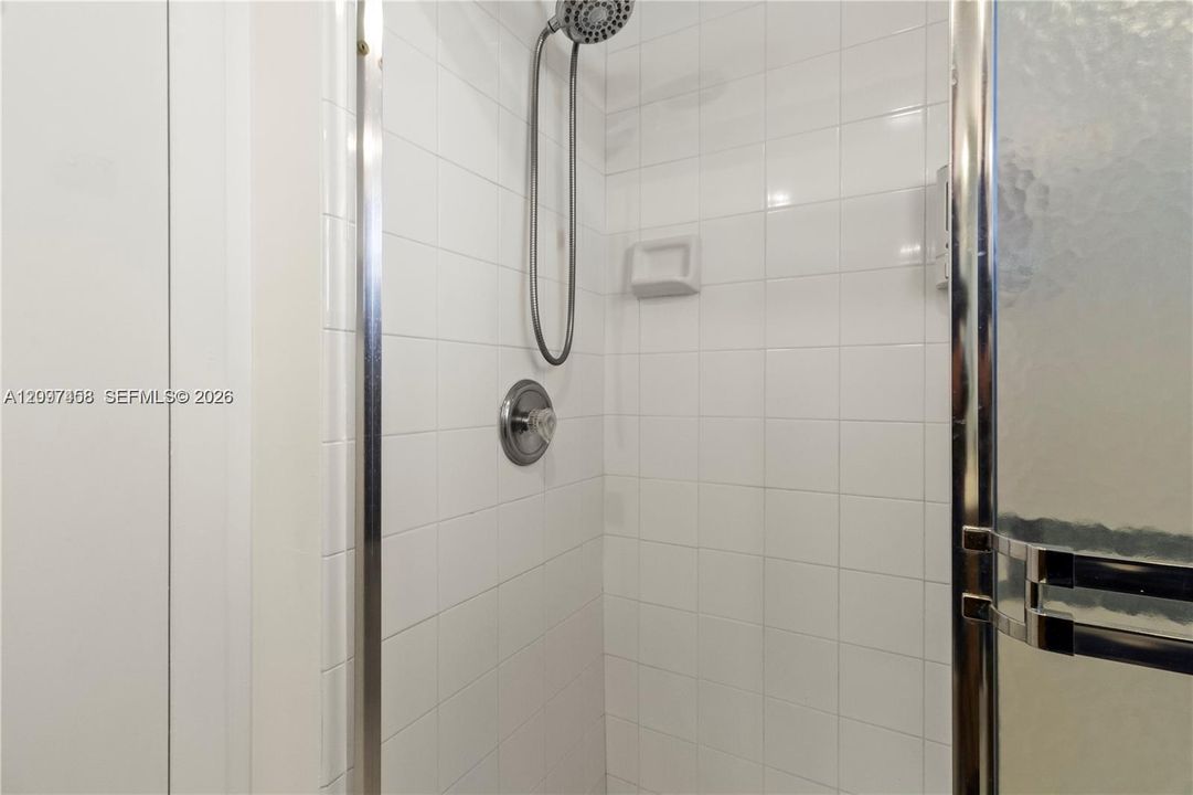 For Sale: $114,900 (1 beds, 1 baths, 768 Square Feet)