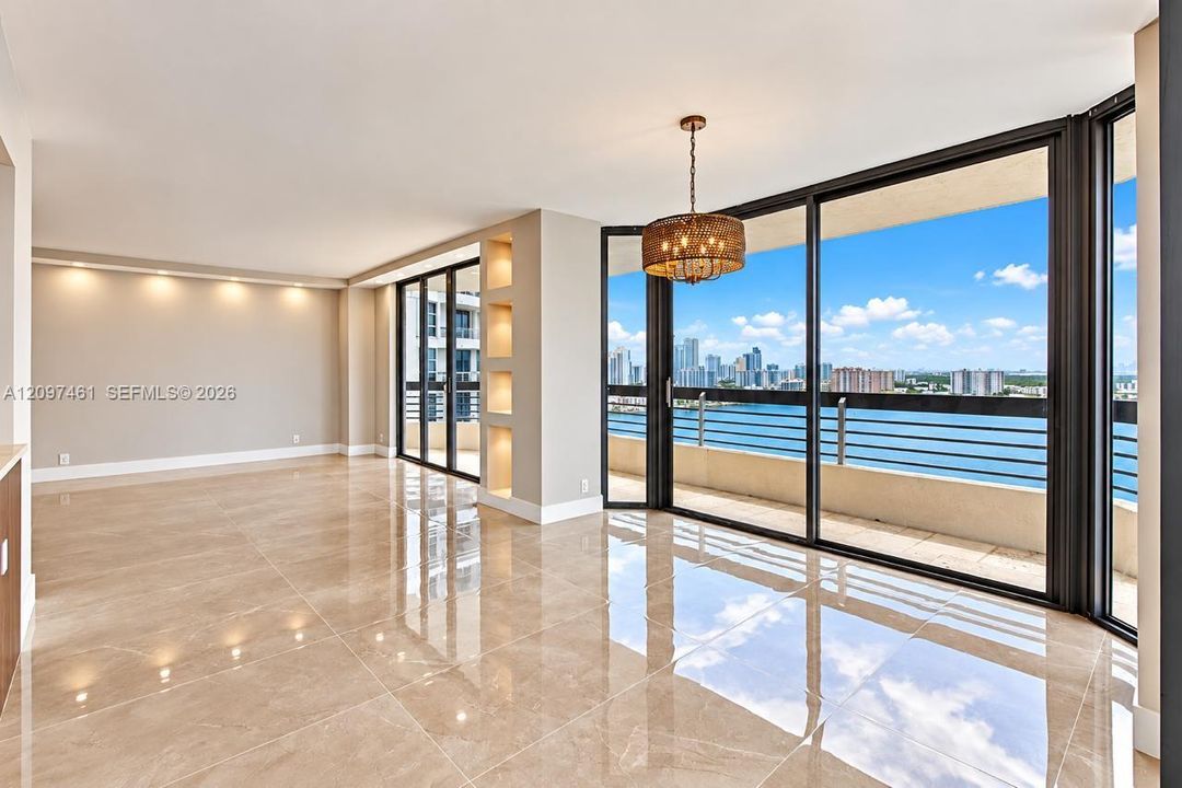 На продажу: $749,900 (2 спален, 2 ванн, 1361 Квадратных фут)