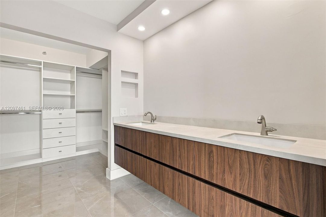 На продажу: $749,900 (2 спален, 2 ванн, 1361 Квадратных фут)