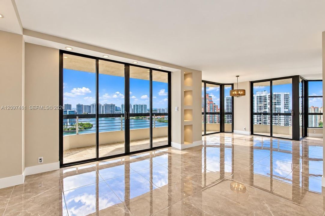 На продажу: $749,900 (2 спален, 2 ванн, 1361 Квадратных фут)