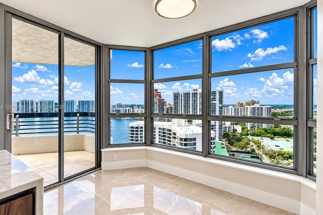 На продажу: $749,900 (2 спален, 2 ванн, 1361 Квадратных фут)