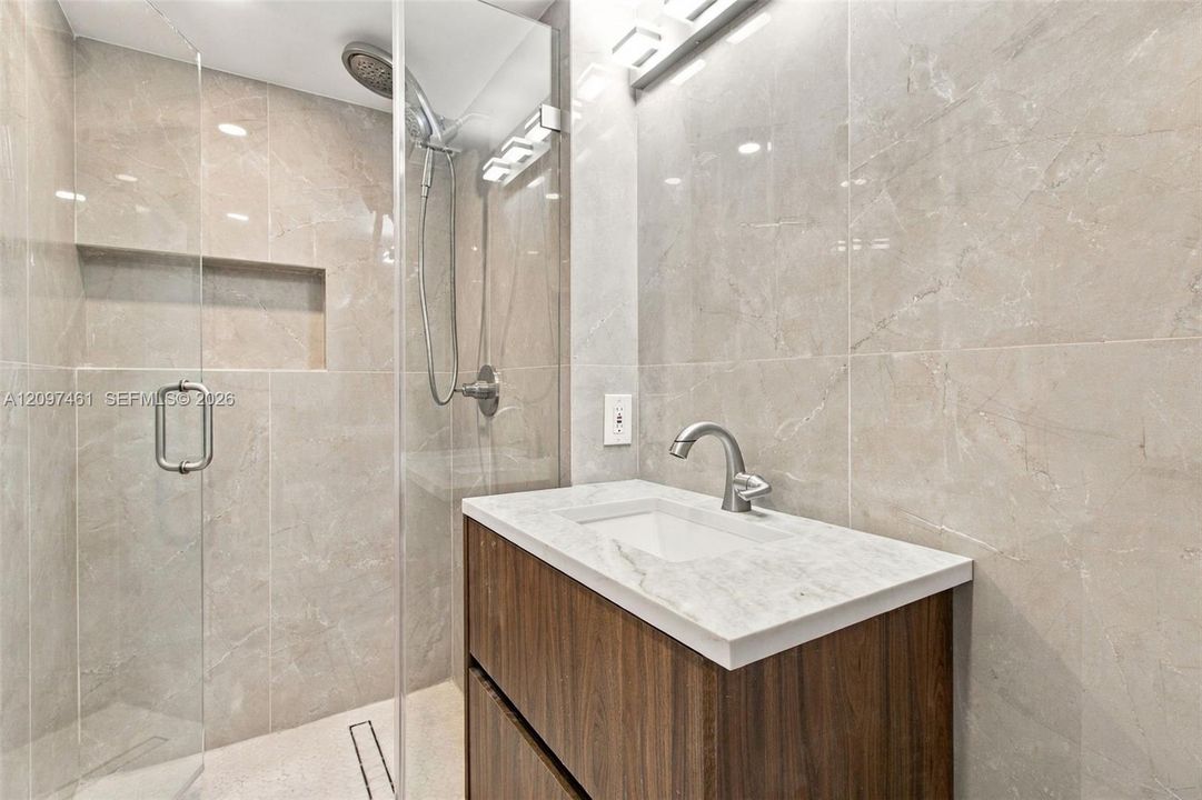 На продажу: $749,900 (2 спален, 2 ванн, 1361 Квадратных фут)