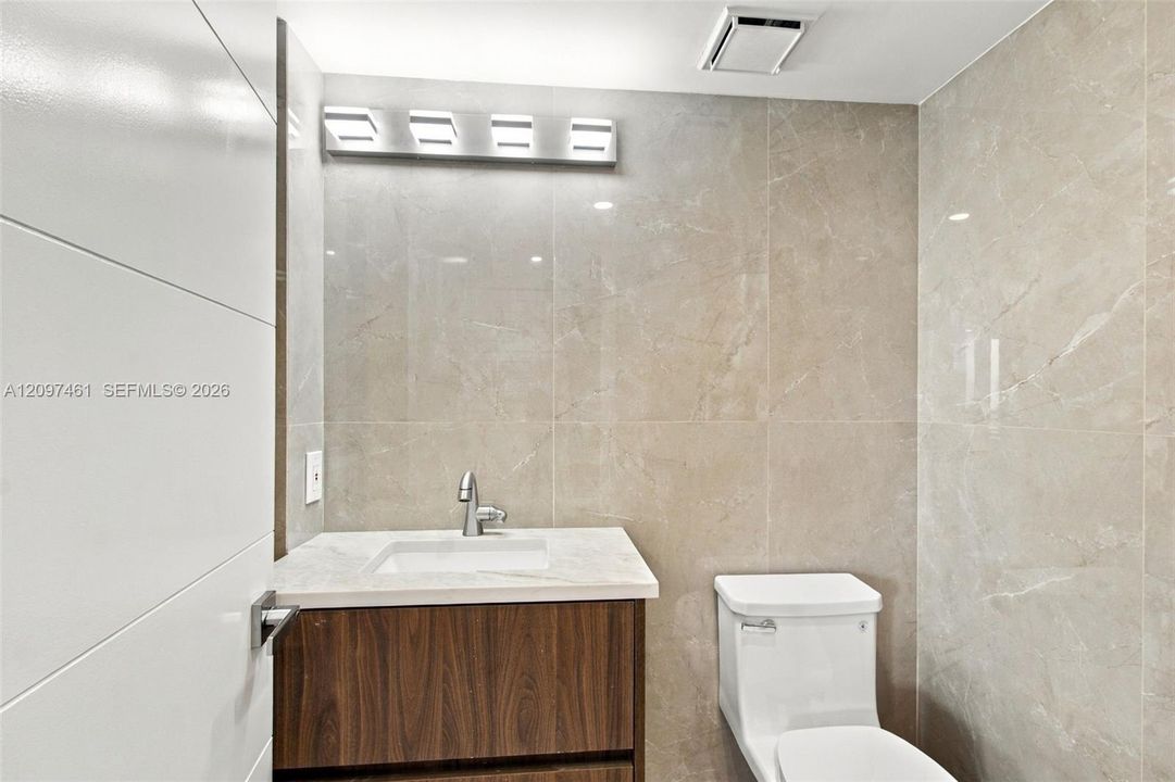 На продажу: $749,900 (2 спален, 2 ванн, 1361 Квадратных фут)