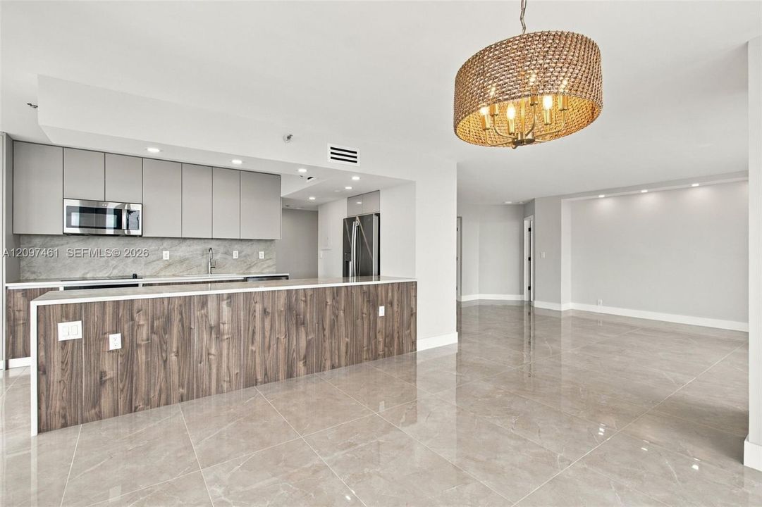 На продажу: $749,900 (2 спален, 2 ванн, 1361 Квадратных фут)