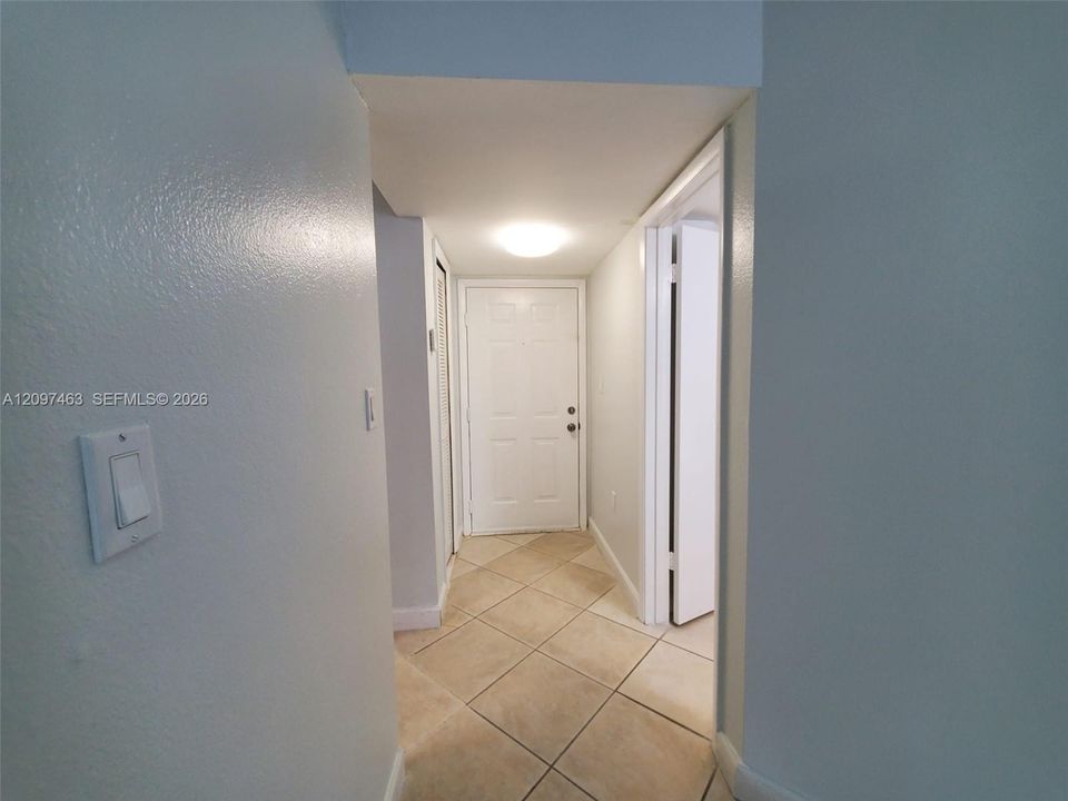 For Rent: $2,399 (2 beds, 2 baths, 1053 Square Feet)