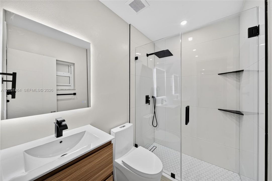 For Rent: $1,600 (1 beds, 1 baths, 2442 Square Feet)