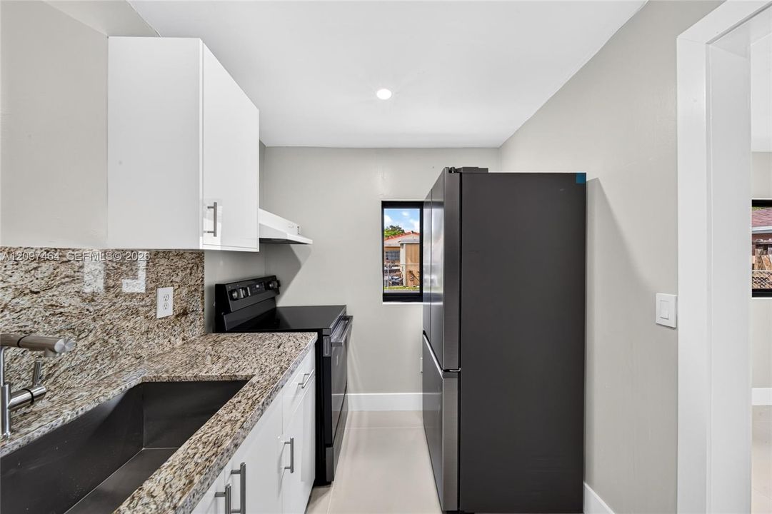 For Rent: $1,600 (1 beds, 1 baths, 2442 Square Feet)