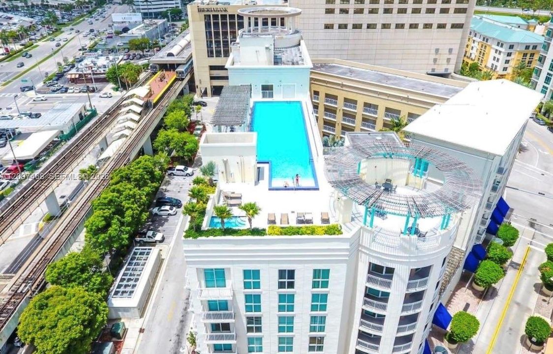 For Rent: $2,850 (2 beds, 2 baths, 955 Square Feet)