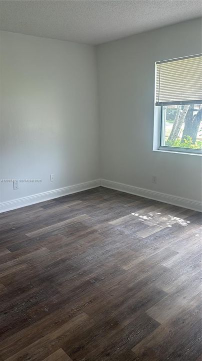 For Sale: $250,000 (2 beds, 2 baths, 932 Square Feet)